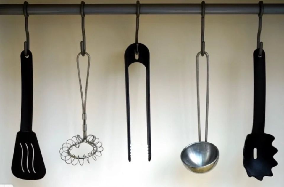 Исследование показывает: черная пластиковая утварь может таить опасность для здоровья