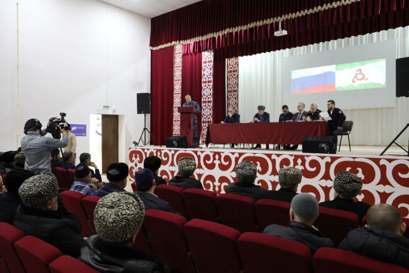 Представители МВД, муниципальных властей и местной общественности села Инарки провели встречу в формате «круглого стола»