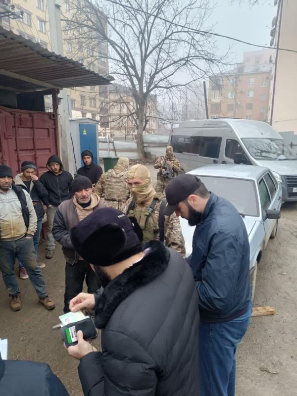 - нарушение иностранным гражданином правил въезда в Российскую Федерацию либо режима пребывания в Российскую Федерацию по (ч. 1 ст. 18.8 КоАП РФ) – 77 протоколов;