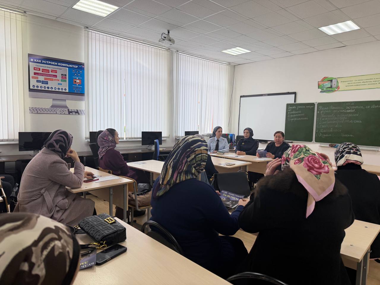 Сотрудники Госавтоинспекции приняли участие в родительском собрании