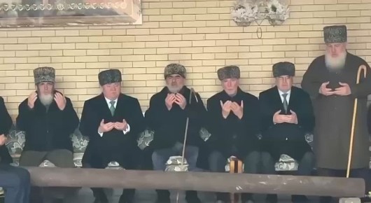 Глава Республики Ингушетия Махмуд-Али Калиматов, депутаты Народного Собрания РИ во главе с Председателем Парламента Магометом Тумгоевым, первый заместитель Председателя Правительства РИ Магомед Евлоев, представители...