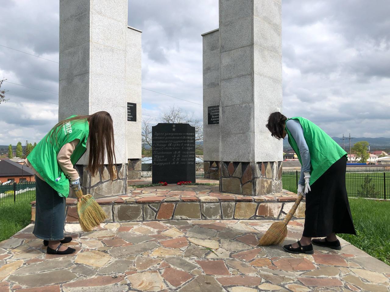 Жители Ингушетии активно участвуют в озеленении и благоустройстве территорий Жители Ингушетии активно участвуют в озеленении и благоустройстве территорий