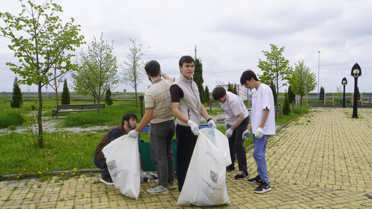 Жители Ингушетии активно участвуют в озеленении и благоустройстве территорий Жители Ингушетии активно участвуют в озеленении и благоустройстве территорий
