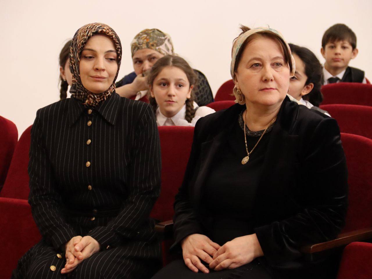 В школе №3 сельского поселения Барсуки в рамках патриотического мероприятия «России верные сыны» состоялось открытие двух «Парт Героя», посвящённых участникам СВО — Аслану Багаудиновичу Тутаеву и Ибрагиму Беслановичу... В школе №3 сельского поселения Барсуки в рамках патриотического мероприятия «России верные сыны» состоялось открытие двух «Парт Героя», посвящённых участникам СВО — Аслану Багаудиновичу Тутаеву и Ибрагиму Беслановичу...