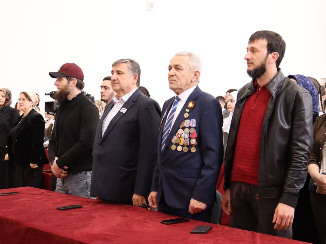 В школе №3 сельского поселения Барсуки в рамках патриотического мероприятия «России верные сыны» состоялось открытие двух «Парт Героя», посвящённых участникам СВО — Аслану Багаудиновичу Тутаеву и Ибрагиму Беслановичу... В школе №3 сельского поселения Барсуки в рамках патриотического мероприятия «России верные сыны» состоялось открытие двух «Парт Героя», посвящённых участникам СВО — Аслану Багаудиновичу Тутаеву и Ибрагиму Беслановичу...