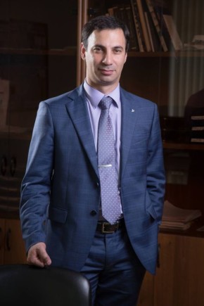 Сегодня свой 50-летний юбилей празднует доктор физико-математических наук, профессор,член-корреспондент Российской академии наук, Главный научный сотрудник Объединенного института ядерных исследований Аушев Тагир...