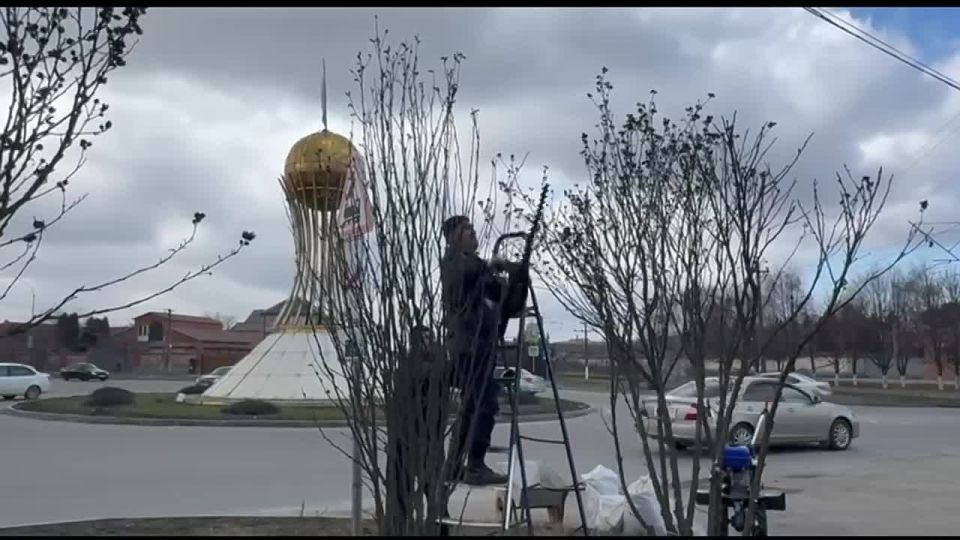 В воскресный день в Назрани продолжается работа по наведению порядка и благоустройству города