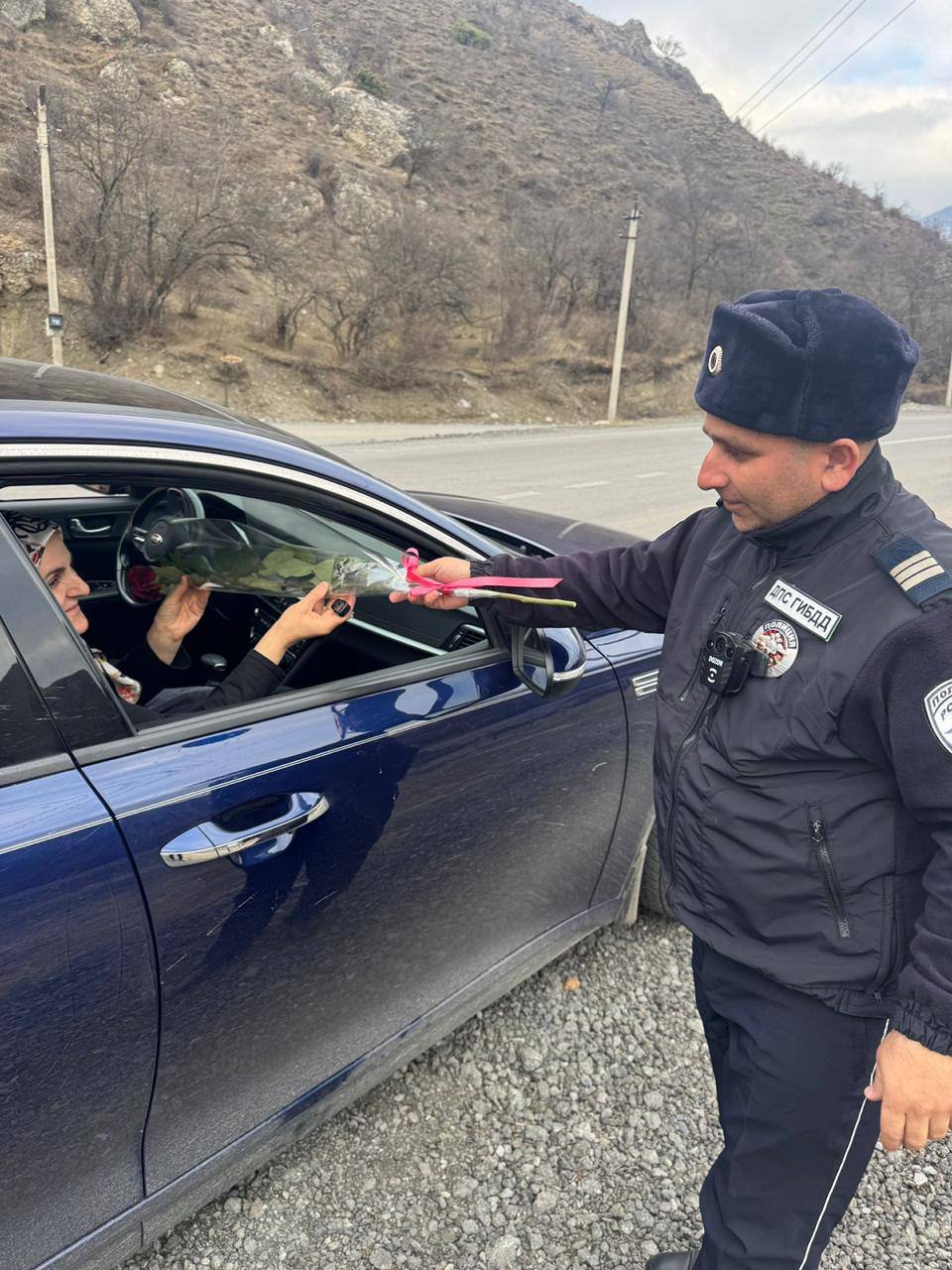 Сотрудники ОГИБДД ОМВД России Джейрахскому району поздравили женщин за рулем Сотрудники ОГИБДД ОМВД России Джейрахскому району поздравили женщин за рулем