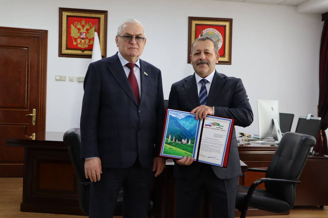 Председатель Народного Собрания РИ Магомет Тумгоев поздравил Министра автомобильных дорог и транспорта РИ Батыра Хаматханова с юбилеем