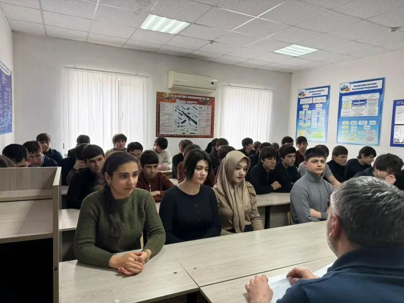 Сотрудник центра «Э» МВД Ингушетии напомнил студентам об уловках террористов