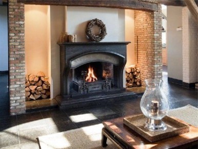 Камин для уютных вечеров: от ретро до современных решений