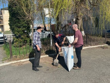 Сотрудники МЧС Республики Ингушетия приняли участие в общереспубликанском субботнике