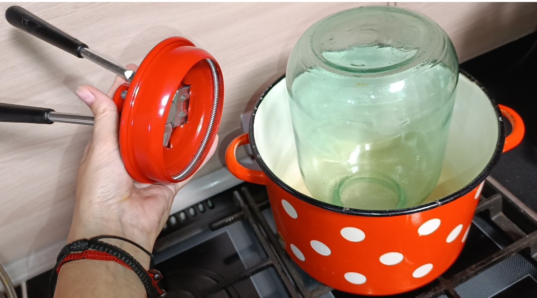 Как быстро и просто стерилизовать банки: необычные методы для дачников