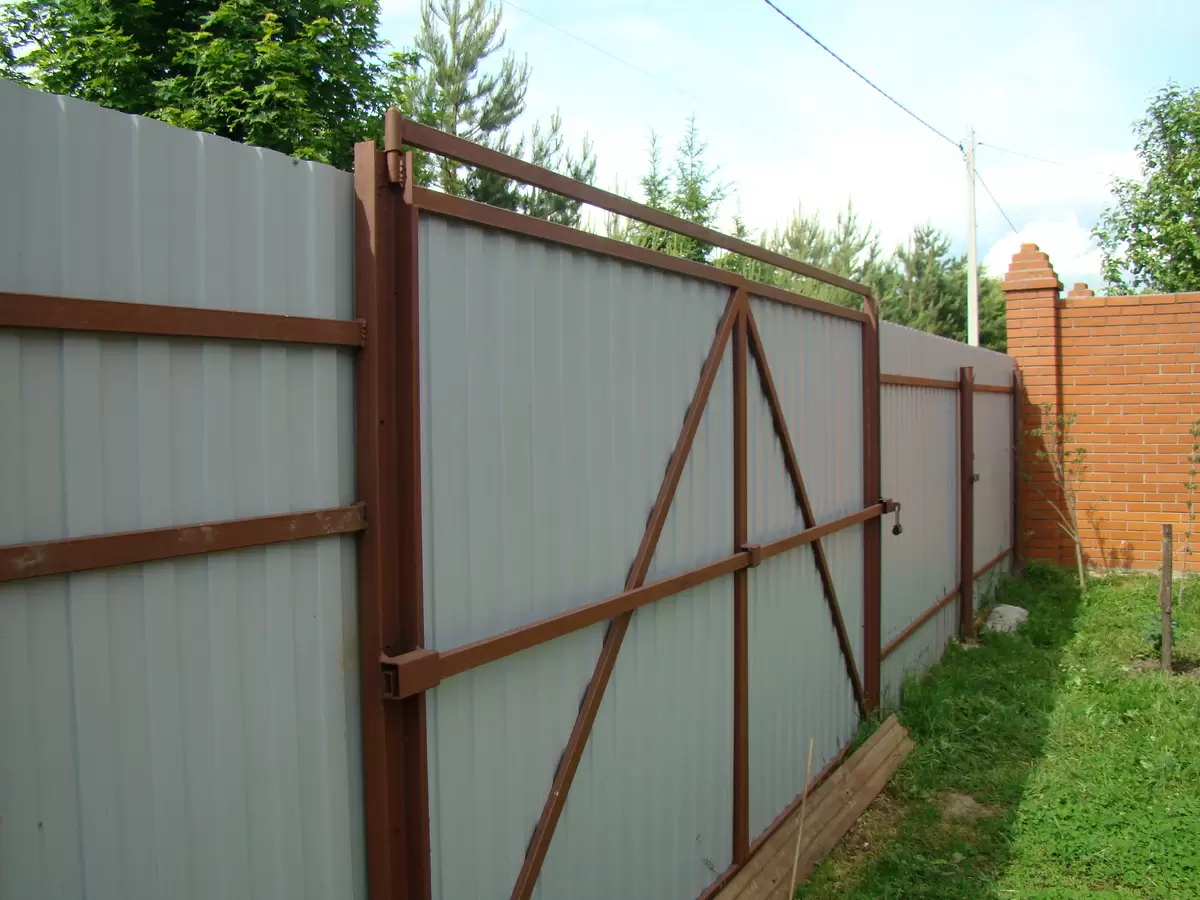 Как избежать распространенных ошибок при установке заборов и ворот