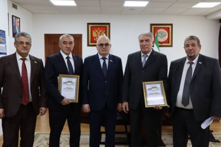 Председатель Народного Собрания Магомет Тумгоев провел рабочую встречу с мэром Магаса Мусой Темурзиевым и председателем Городского Совета г.Магас Хаваж-Багаудином Дарсиговым