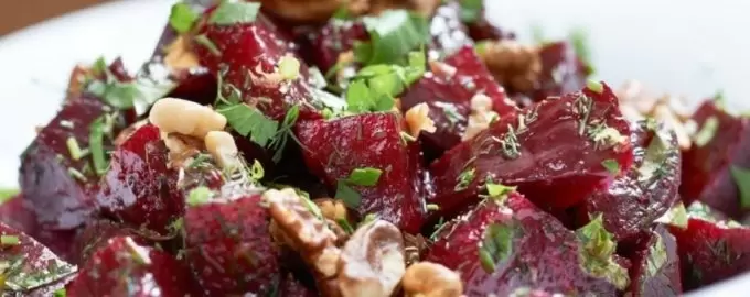 Салат из запеченной свеклы: уникальное сочетание аромата и вкуса с орехово-медовой заправкой