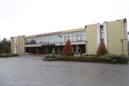 Назрани, по заказу Минстроя Ингушетии, продолжается капитальный ремонт Городского дворца культуры