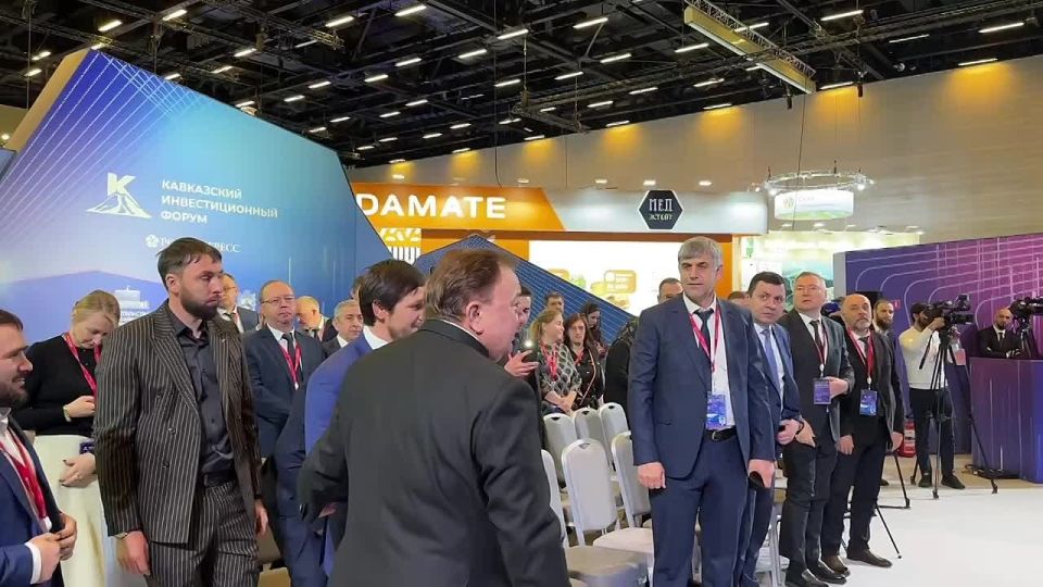 В эти минуты на площадке КИФ проходит сессия «Диалог с губернатором: Вектор на Кавказ. Республика Ингушетия»