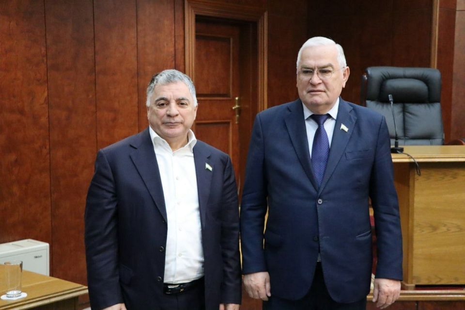 Завершилось заседание награждением Почетными грамотами и знаком Южно-Российской Парламентской Ассоциации депутатов Народного Собрания РИ Алихана Арапханова, Ахмеда Костоева и руководителя Аппарата Народного Собрания РИ...