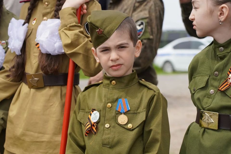 Махмуд-Али Калиматов: Сегодня свой праздник отмечают Первые, Орлята, Юнармейцы, юные Волонтёры Победы, Волонтёры-медики и представители других детских организаций, созданных по инициативе Президента России Махмуд-Али Калиматов: Сегодня свой праздник отмечают Первые, Орлята, Юнармейцы, юные Волонтёры Победы, Волонтёры-медики и представители других детских организаций, созданных по инициативе Президента России