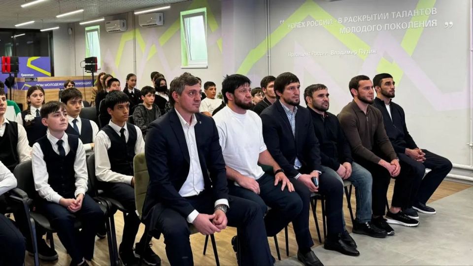 Школьники Ингушетии встретились с олимпийскими чемпионами в «Доме молодёжных организаций» Магаса