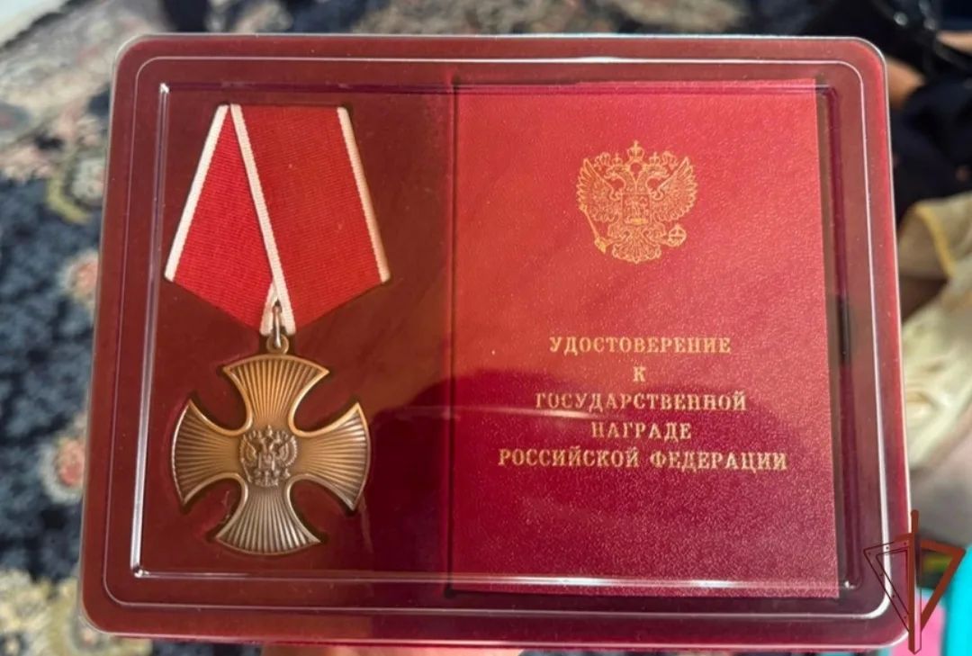 Орден Мужества погибшего росгвардейца передали его родным в Дагестане Орден Мужества погибшего росгвардейца передали его родным в Дагестане