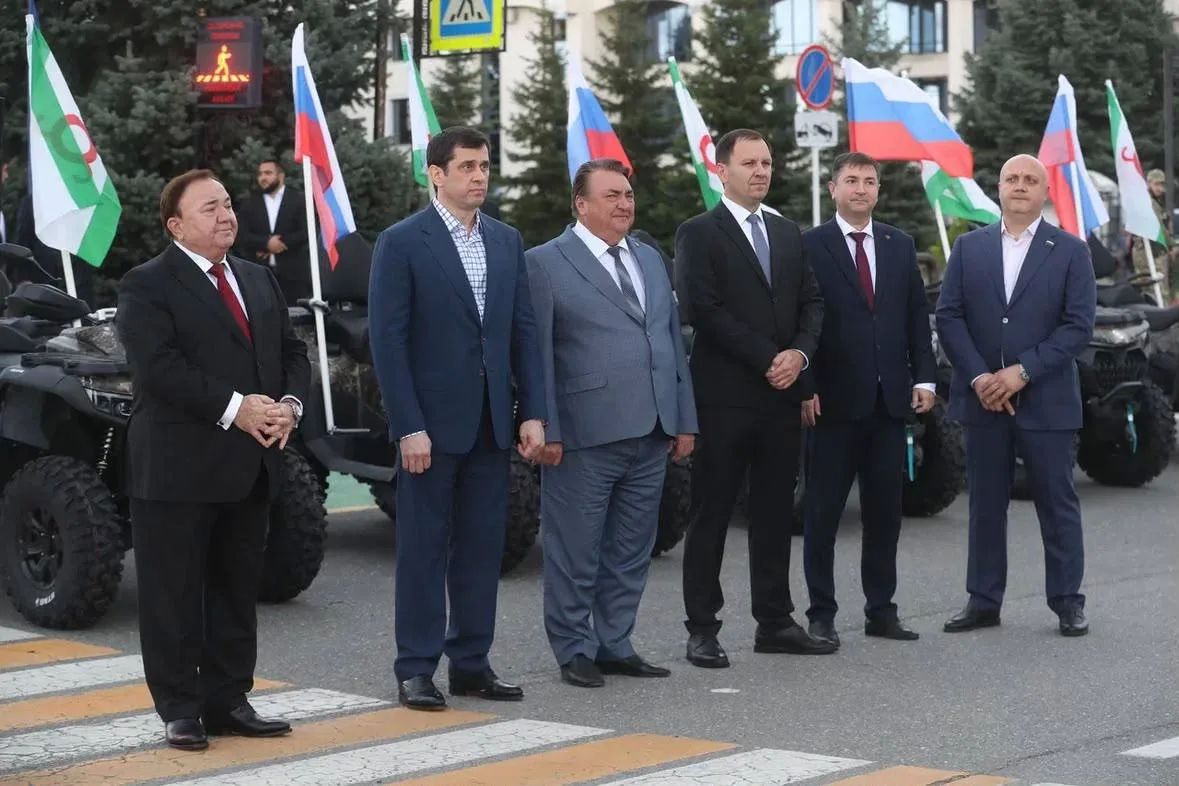 Сегодня на площади Согласия в Магасе состоялась торжественная передача техники и материальных средств для военнослужащих и сотрудников, выполняющих боевые задачи в зоне специальной военной операции Сегодня на площади Согласия в Магасе состоялась торжественная передача техники и материальных средств для военнослужащих и сотрудников, выполняющих боевые задачи в зоне специальной военной операции