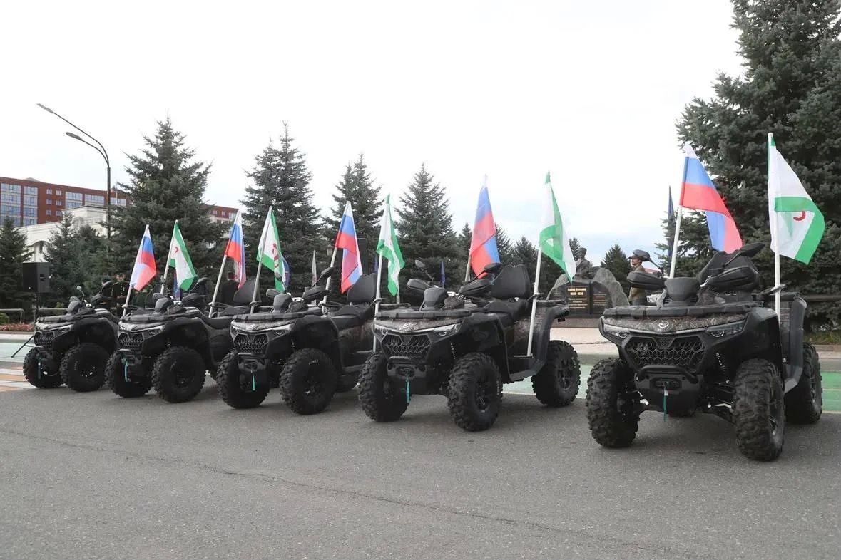Сегодня на площади Согласия в Магасе состоялась торжественная передача техники и материальных средств для военнослужащих и сотрудников, выполняющих боевые задачи в зоне специальной военной операции Сегодня на площади Согласия в Магасе состоялась торжественная передача техники и материальных средств для военнослужащих и сотрудников, выполняющих боевые задачи в зоне специальной военной операции
