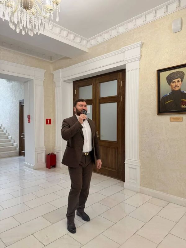В рамках культурной программы первого дня голосования артисты Государственной филармонии им. А. Хамхоева выступили на избирательном участке, расположенном во Дворце культуры города Сунжи В рамках культурной программы первого дня голосования артисты Государственной филармонии им. А. Хамхоева выступили на избирательном участке, расположенном во Дворце культуры города Сунжи