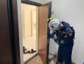 В 23:37 по мск 17.09.2026 года в Центр обработки вызовов "Служба 112" поступило сообщение о том, что по адресу г. Сунжа улица Менделеева № 46, заблокировалась входная дверь квартиры внутри которой находится человек