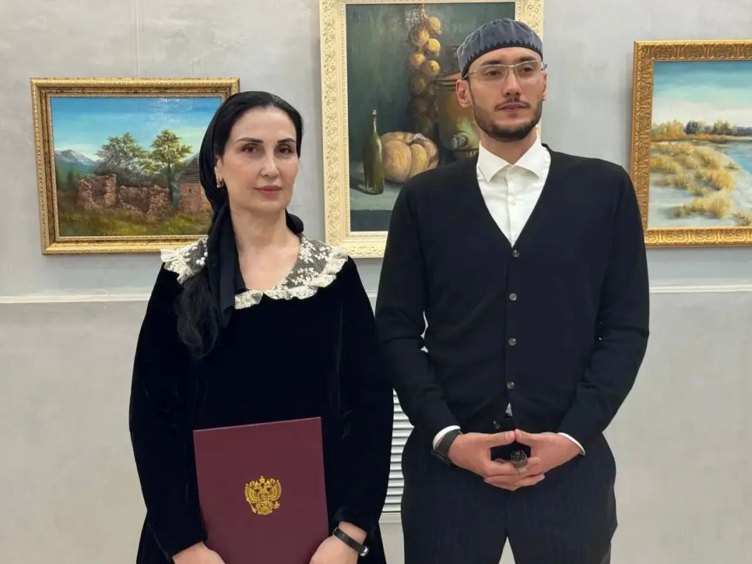 В Государственном музее ИЗО РИ открылась персональная выставка Лены Мержоевой «Окружайте себя прекрасным!» В Государственном музее ИЗО РИ открылась персональная выставка Лены Мержоевой «Окружайте себя прекрасным!»