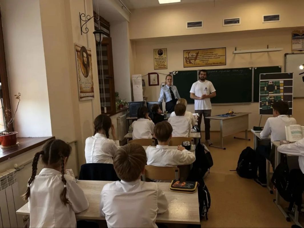 В ГБОУ «Средняя общеобразовательная школа — Детский сад № 1 г. Магас» в рамках Всероссийской недели безопасности прошёл открытый урок в формате игровой викторины и дорожного квеста В ГБОУ «Средняя общеобразовательная школа — Детский сад № 1 г. Магас» в рамках Всероссийской недели безопасности прошёл открытый урок в формате игровой викторины и дорожного квеста