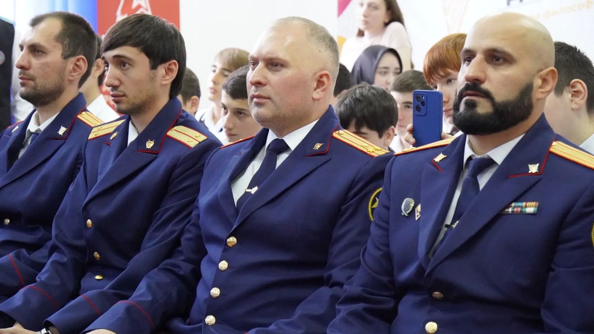 В Малгобеке состоялась торжественная церемония посвящения учащихся в кадеты Следственного комитета России В Малгобеке состоялась торжественная церемония посвящения учащихся в кадеты Следственного комитета России