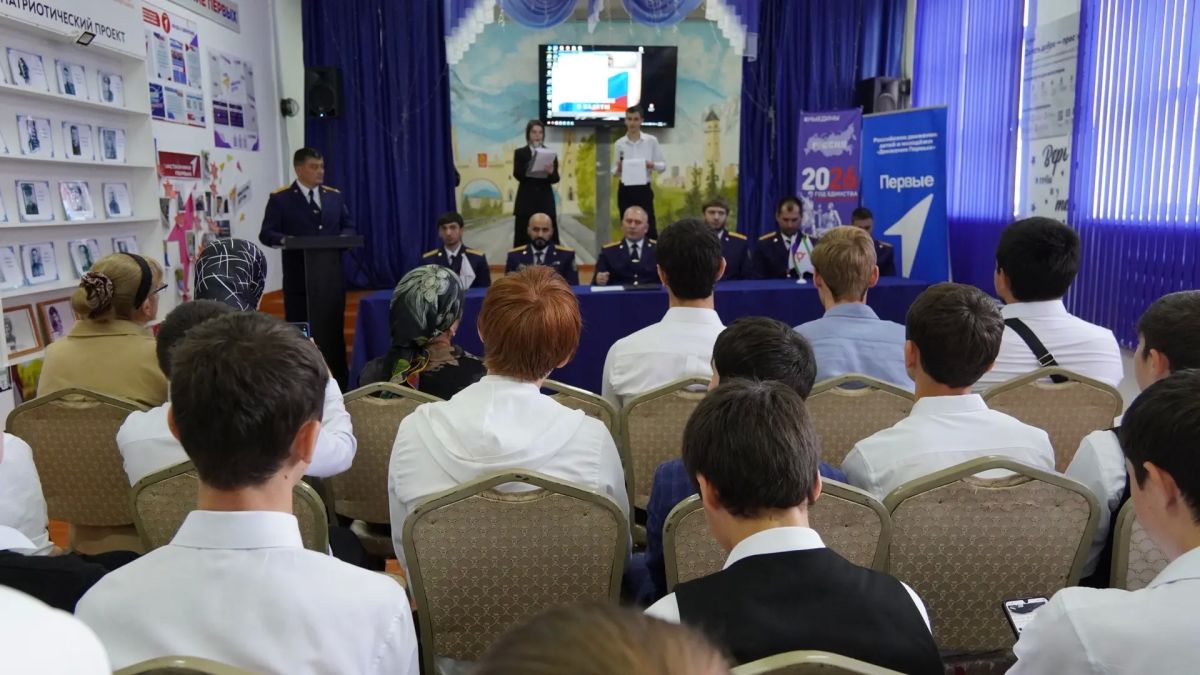 В Малгобеке состоялась торжественная церемония посвящения учащихся в кадеты Следственного комитета России В Малгобеке состоялась торжественная церемония посвящения учащихся в кадеты Следственного комитета России