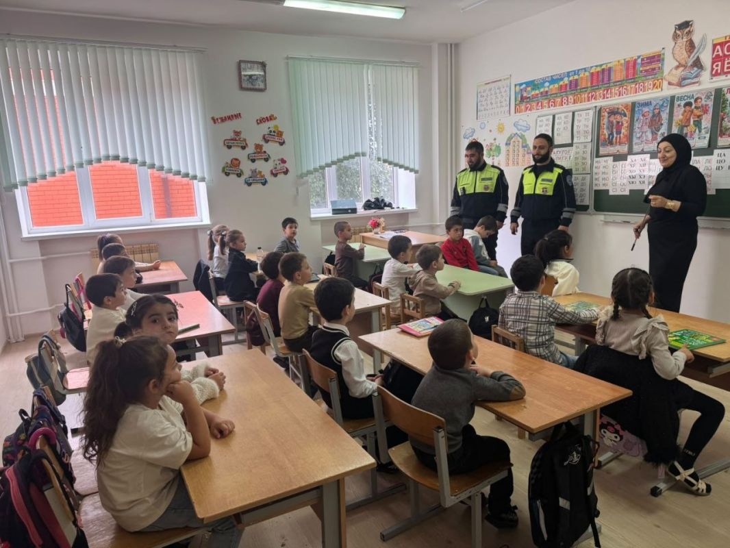 В средней общеобразовательной школе № 14 г. Малгобек состоялась встреча учащихся с действующими сотрудниками дорожно-патрульной службы В средней общеобразовательной школе № 14 г. Малгобек состоялась встреча учащихся с действующими сотрудниками дорожно-патрульной службы
