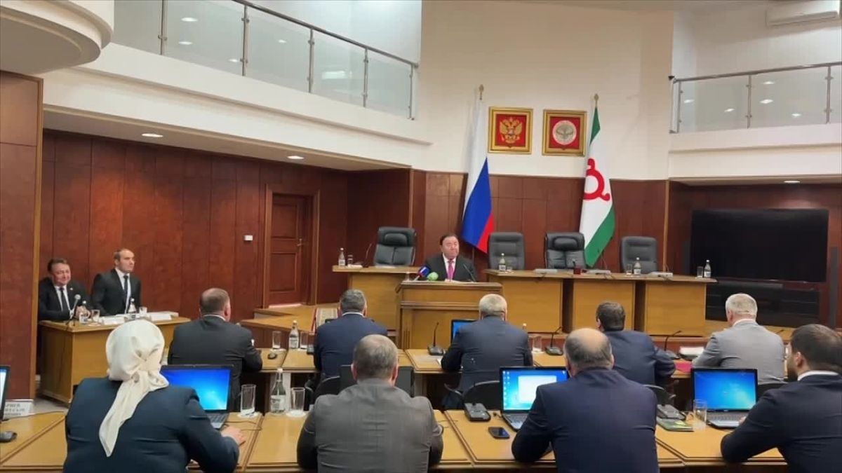 В эти минуты в Магасе началось первое заседание Народного Собрания Республики Ингушетия восьмого созыва