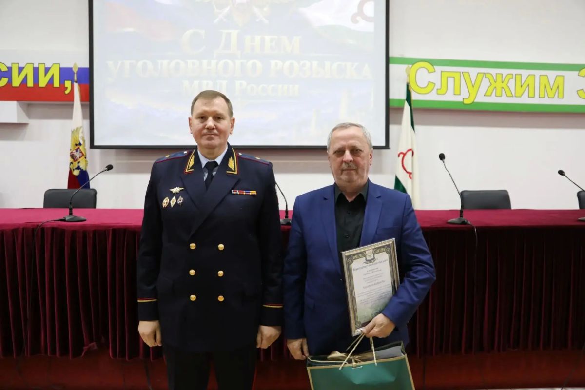 Министр внутренних дел по Республике Ингушетия вручил награды отличившимся сотрудникам подразделений уголовного розыска МВД по Республике Ингушетия Министр внутренних дел по Республике Ингушетия вручил награды отличившимся сотрудникам подразделений уголовного розыска МВД по Республике Ингушетия