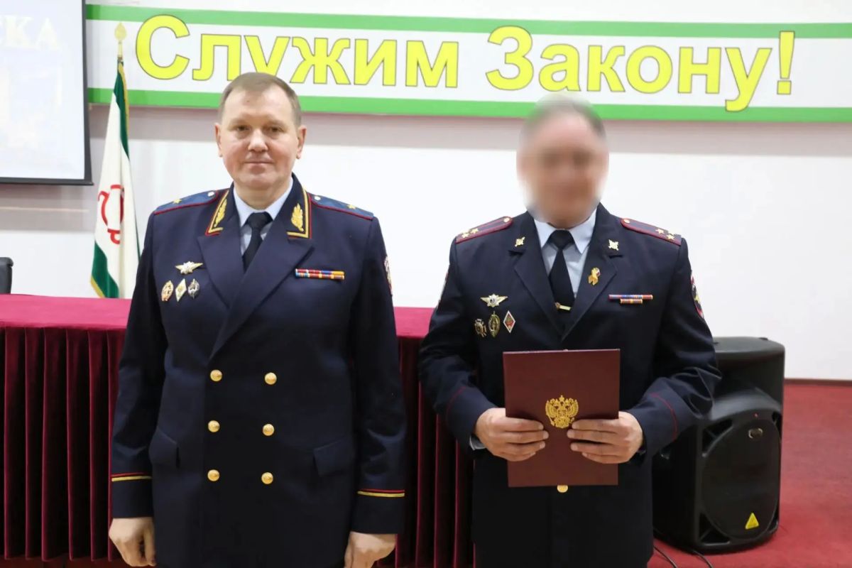 Министр внутренних дел по Республике Ингушетия вручил награды отличившимся сотрудникам подразделений уголовного розыска МВД по Республике Ингушетия Министр внутренних дел по Республике Ингушетия вручил награды отличившимся сотрудникам подразделений уголовного розыска МВД по Республике Ингушетия