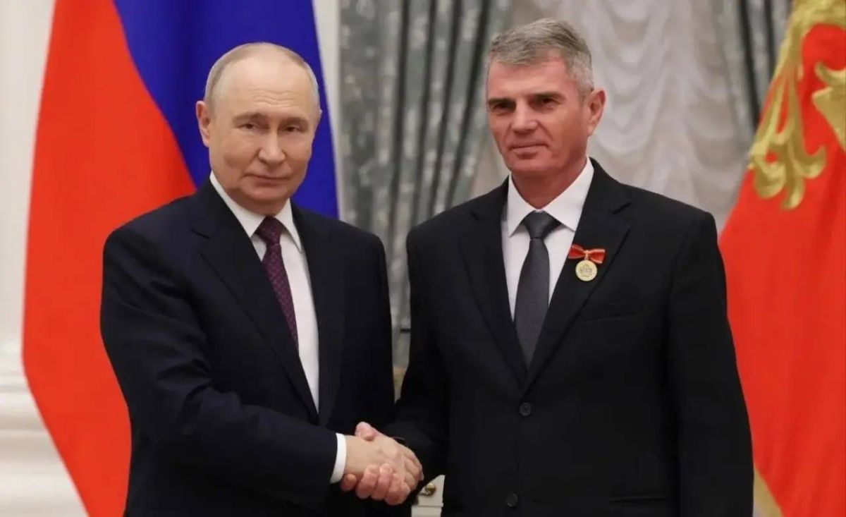 Владимир Путин в День учителя вручил государственные награды педагогам участников программы «Время героев» Владимир Путин в День учителя вручил государственные награды педагогам участников программы «Время героев»
