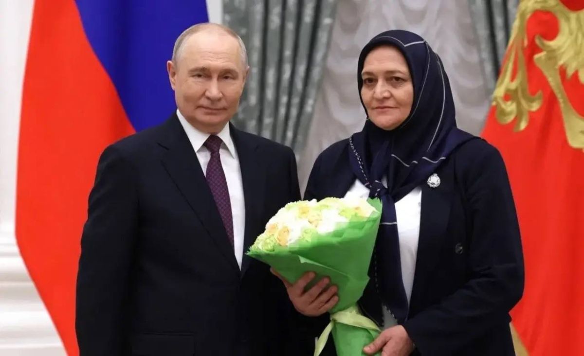 Владимир Путин в День учителя вручил государственные награды педагогам участников программы «Время героев» Владимир Путин в День учителя вручил государственные награды педагогам участников программы «Время героев»
