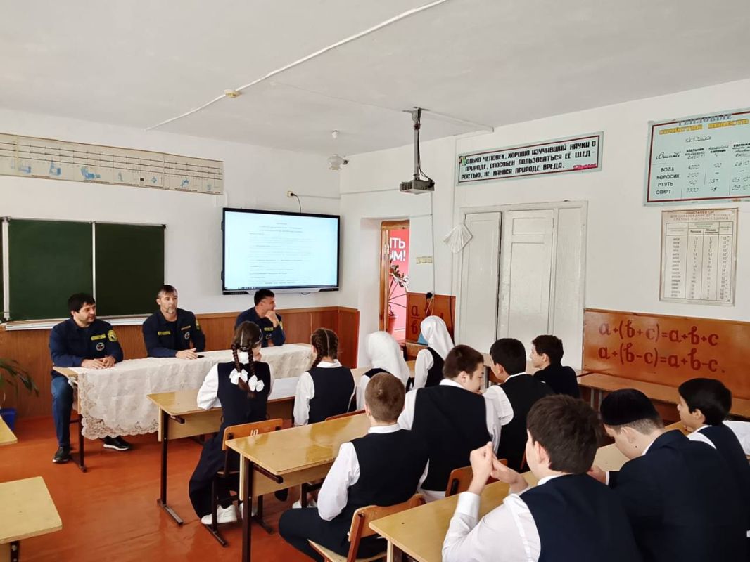 Спасатели Противопожарно-спасательной службы РИ провели открытый урок «Основы безопасности жизнедеятельности» в учебных заведениях Республики Ингушетия Спасатели Противопожарно-спасательной службы РИ провели открытый урок «Основы безопасности жизнедеятельности» в учебных заведениях Республики Ингушетия