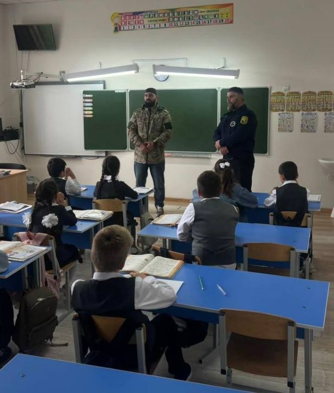 Спасатели Противопожарно-спасательной службы РИ провели открытый урок «Основы безопасности жизнедеятельности» в учебных заведениях Республики Ингушетия Спасатели Противопожарно-спасательной службы РИ провели открытый урок «Основы безопасности жизнедеятельности» в учебных заведениях Республики Ингушетия