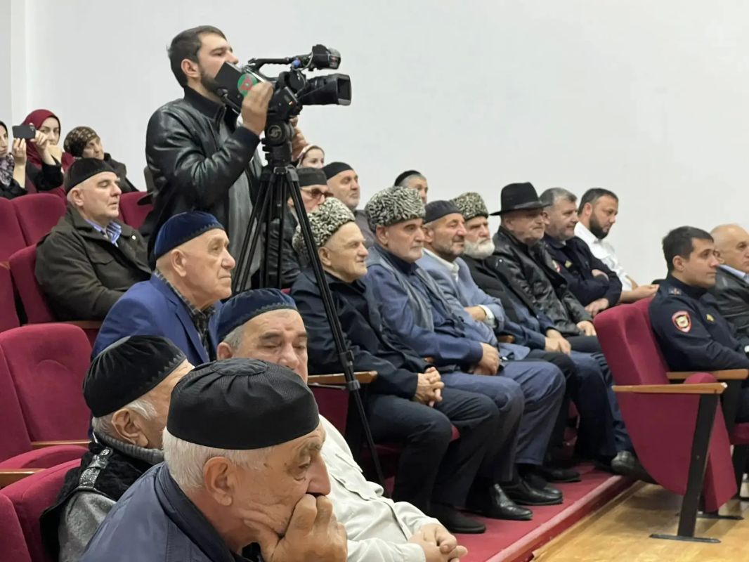 В Новом Реданте полицейские, представители местного самоуправления и общественности обсудили за круглым столом актуальные проблемы В Новом Реданте полицейские, представители местного самоуправления и общественности обсудили за круглым столом актуальные проблемы