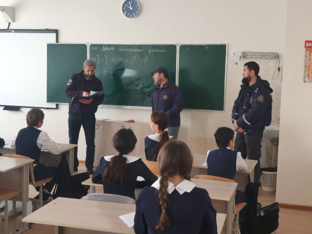 Спасатели Противопожарно-спасательной службы РИ провели открытый урок «Основы безопасности жизнедеятельности» в учебных заведениях Республики Ингушетия Спасатели Противопожарно-спасательной службы РИ провели открытый урок «Основы безопасности жизнедеятельности» в учебных заведениях Республики Ингушетия