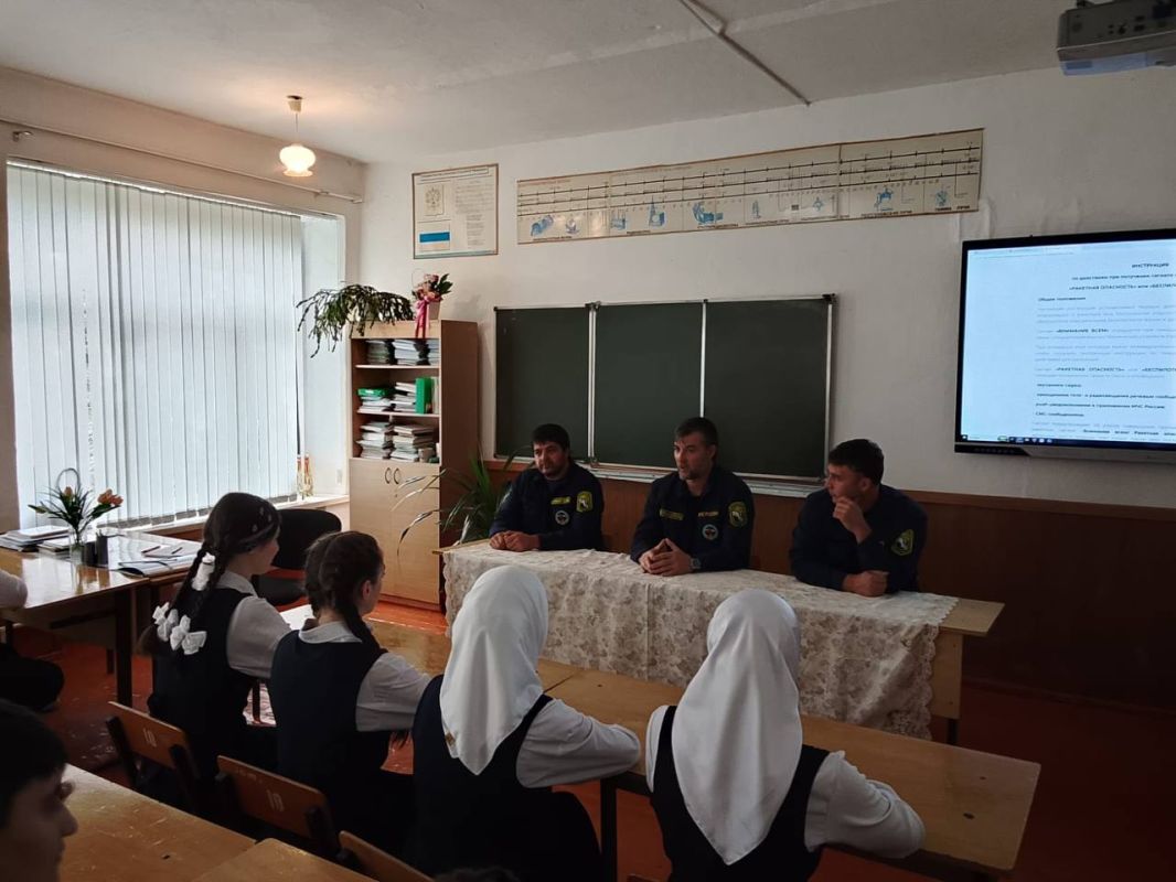 Спасатели Противопожарно-спасательной службы РИ провели открытый урок «Основы безопасности жизнедеятельности» в учебных заведениях Республики Ингушетия Спасатели Противопожарно-спасательной службы РИ провели открытый урок «Основы безопасности жизнедеятельности» в учебных заведениях Республики Ингушетия