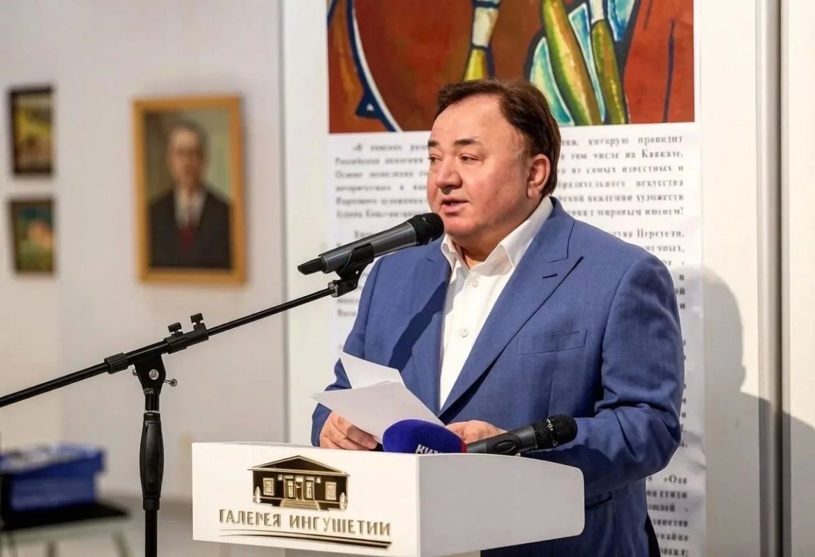 В Ингушетии открылась выставка Российской академии художеств «В поисках радости» В Ингушетии открылась выставка Российской академии художеств «В поисках радости»