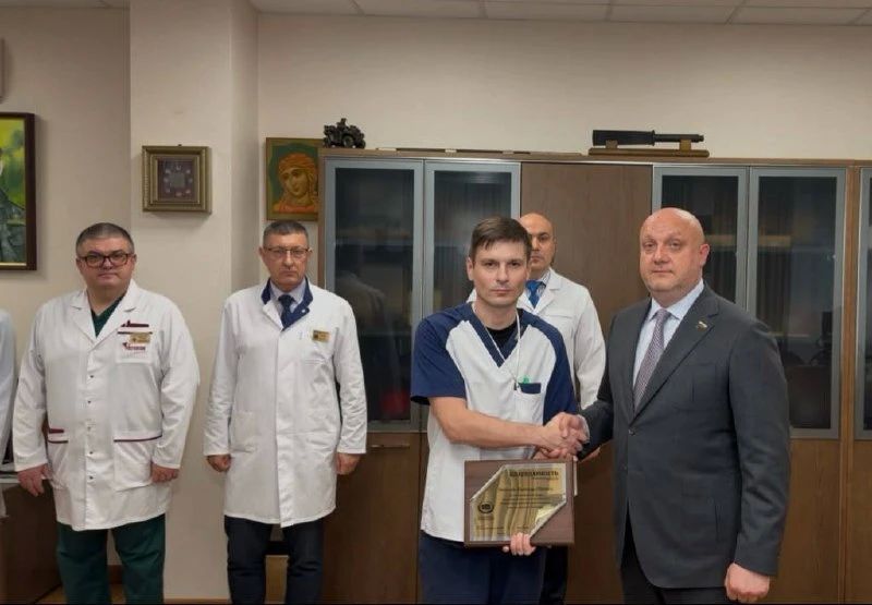 Сегодня по инициативе Главы Ингушетии Махмуд-Али Калиматова совместно с постоянным представителем Ингушетии при Президенте России Муслимом Оздоевым посетили ведущее медицинское учреждение – Главный военный клинический... Сегодня по инициативе Главы Ингушетии Махмуд-Али Калиматова совместно с постоянным представителем Ингушетии при Президенте России Муслимом Оздоевым посетили ведущее медицинское учреждение – Главный военный клинический...