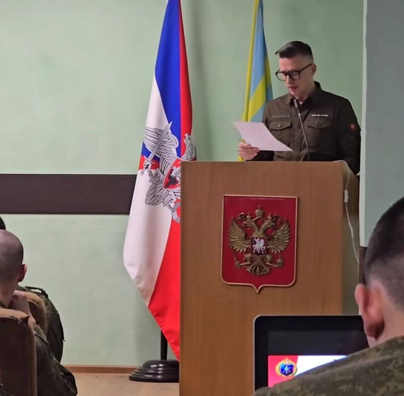 Память о героях сохраняется не только в наградах и памятниках, но и в книгах, которые рассказывают об их жизни, характере и последнем бое Память о героях сохраняется не только в наградах и памятниках, но и в книгах, которые рассказывают об их жизни, характере и последнем бое
