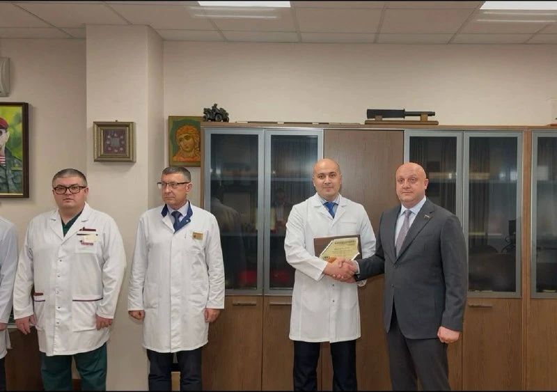 Сегодня по инициативе Главы Ингушетии Махмуд-Али Калиматова совместно с постоянным представителем Ингушетии при Президенте России Муслимом Оздоевым посетили ведущее медицинское учреждение – Главный военный клинический... Сегодня по инициативе Главы Ингушетии Махмуд-Али Калиматова совместно с постоянным представителем Ингушетии при Президенте России Муслимом Оздоевым посетили ведущее медицинское учреждение – Главный военный клинический...