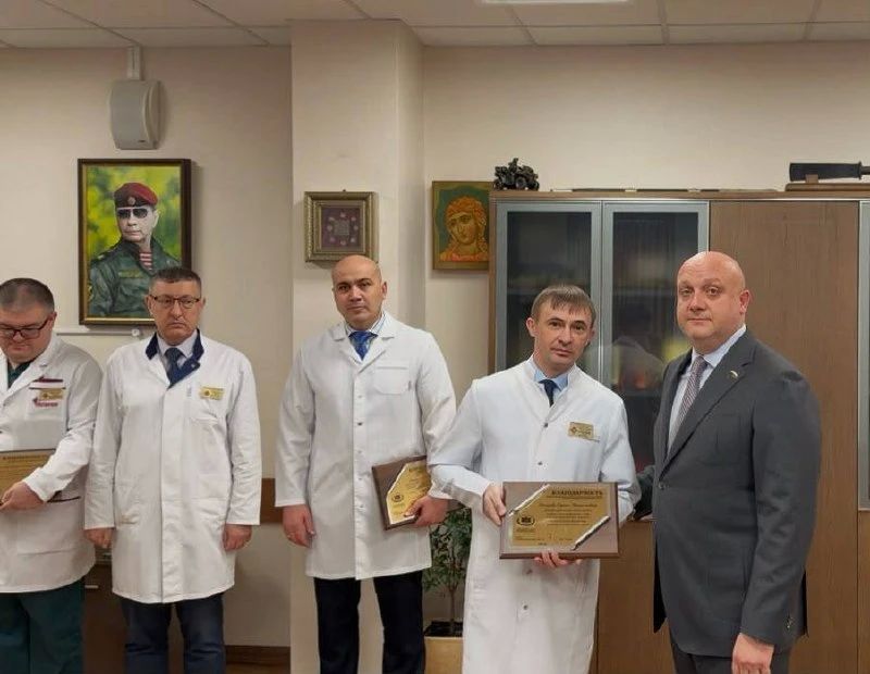 Сегодня по инициативе Главы Ингушетии Махмуд-Али Калиматова совместно с постоянным представителем Ингушетии при Президенте России Муслимом Оздоевым посетили ведущее медицинское учреждение – Главный военный клинический... Сегодня по инициативе Главы Ингушетии Махмуд-Али Калиматова совместно с постоянным представителем Ингушетии при Президенте России Муслимом Оздоевым посетили ведущее медицинское учреждение – Главный военный клинический...